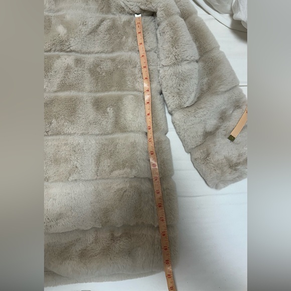 Jillian Harris x JoeFresh fur coat - Picture 8 of 9